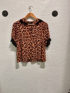 Velvet Heart Leopard Print Short Sleeve Blouse with Black Lace Trim